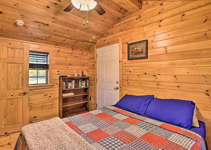 Rural Cabin Hideaway With Fire Pit And Mtn Views!