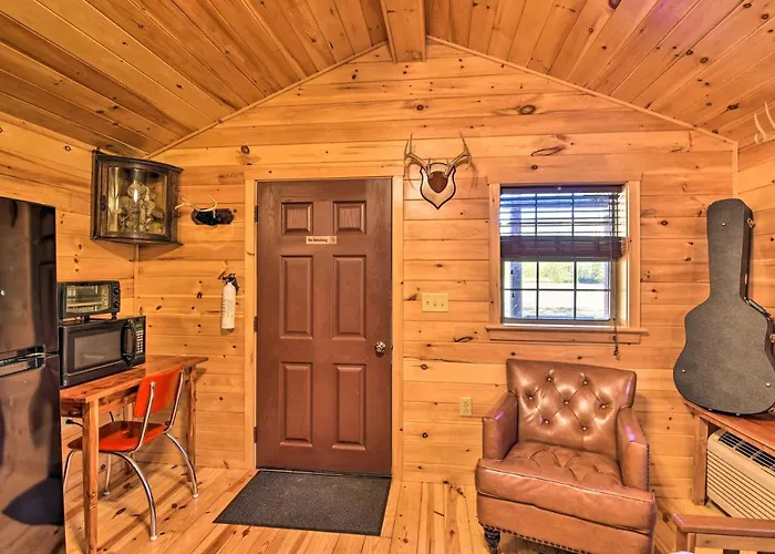 Rural Cabin Hideaway With Fire Pit And Mtn Views!