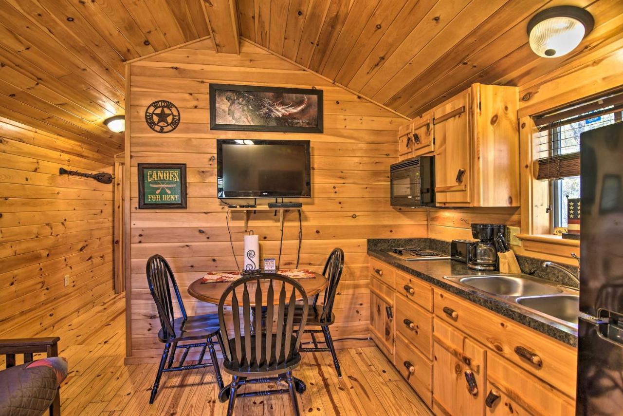 Rural Hideaway With Fire Pit And Mtn Views! Holiday home Parsons
